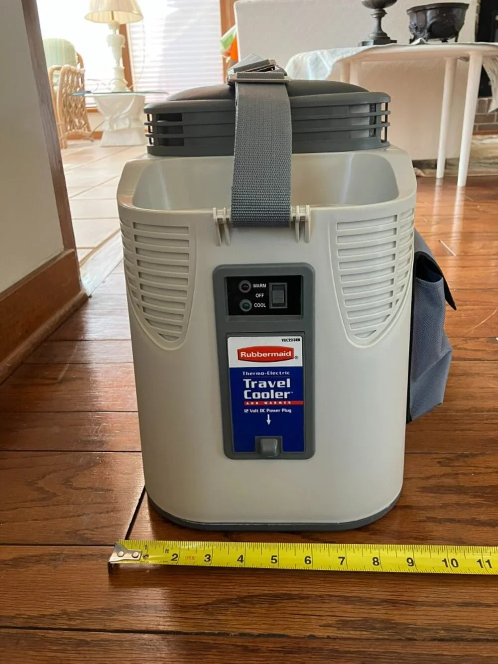 Rubbermaid Thermo-Electric Travel Cooler & Warmer VEC223RB + AC/DC converter